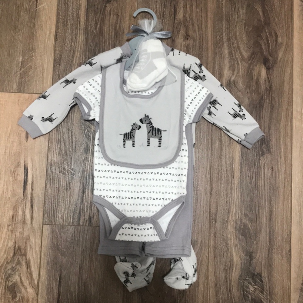 Kyle & Deena 3-6 month baby Set NWT